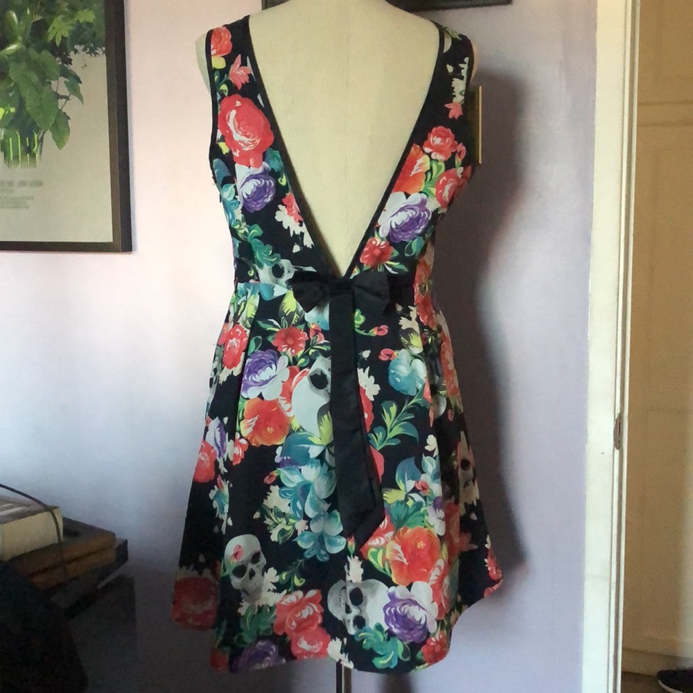 Cute floral & skulls dress. Low open back. - Picture 2 of 8